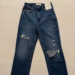 A&F Curve Love Ultra High Rise Ankle Straight Jean    26 |  2R